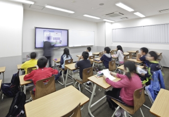 最高レベルの学習環境と最先端の教育技術で革命を起こす.