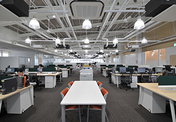 地域・建築・オフィス、3つの環境が融合するワークプレイス